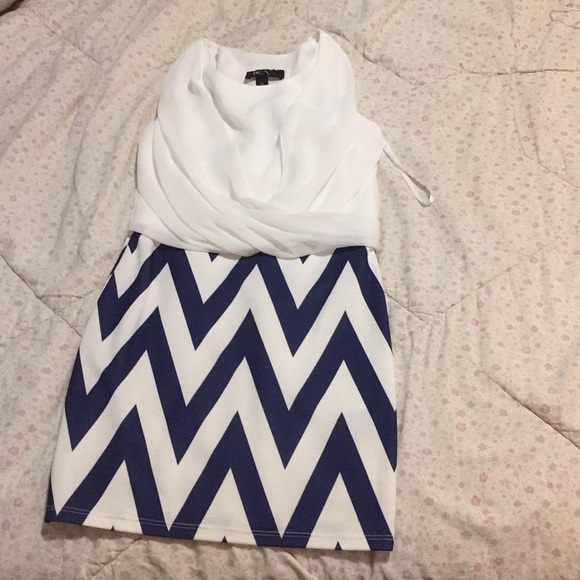 Dress(s) - Picture 5 of 5